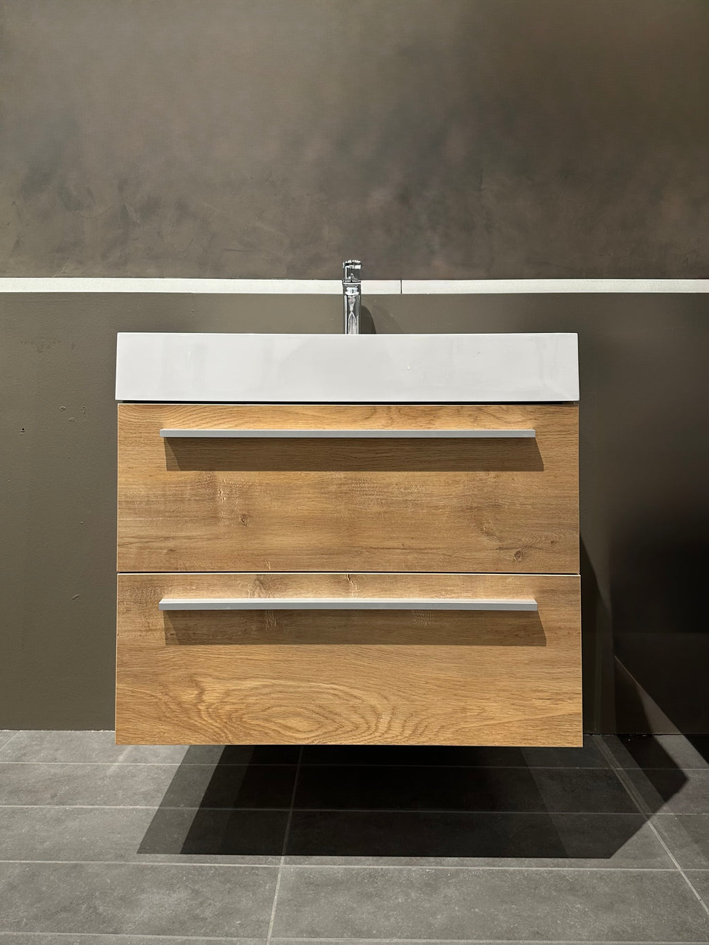 Ensemble de vanité simple et robinet