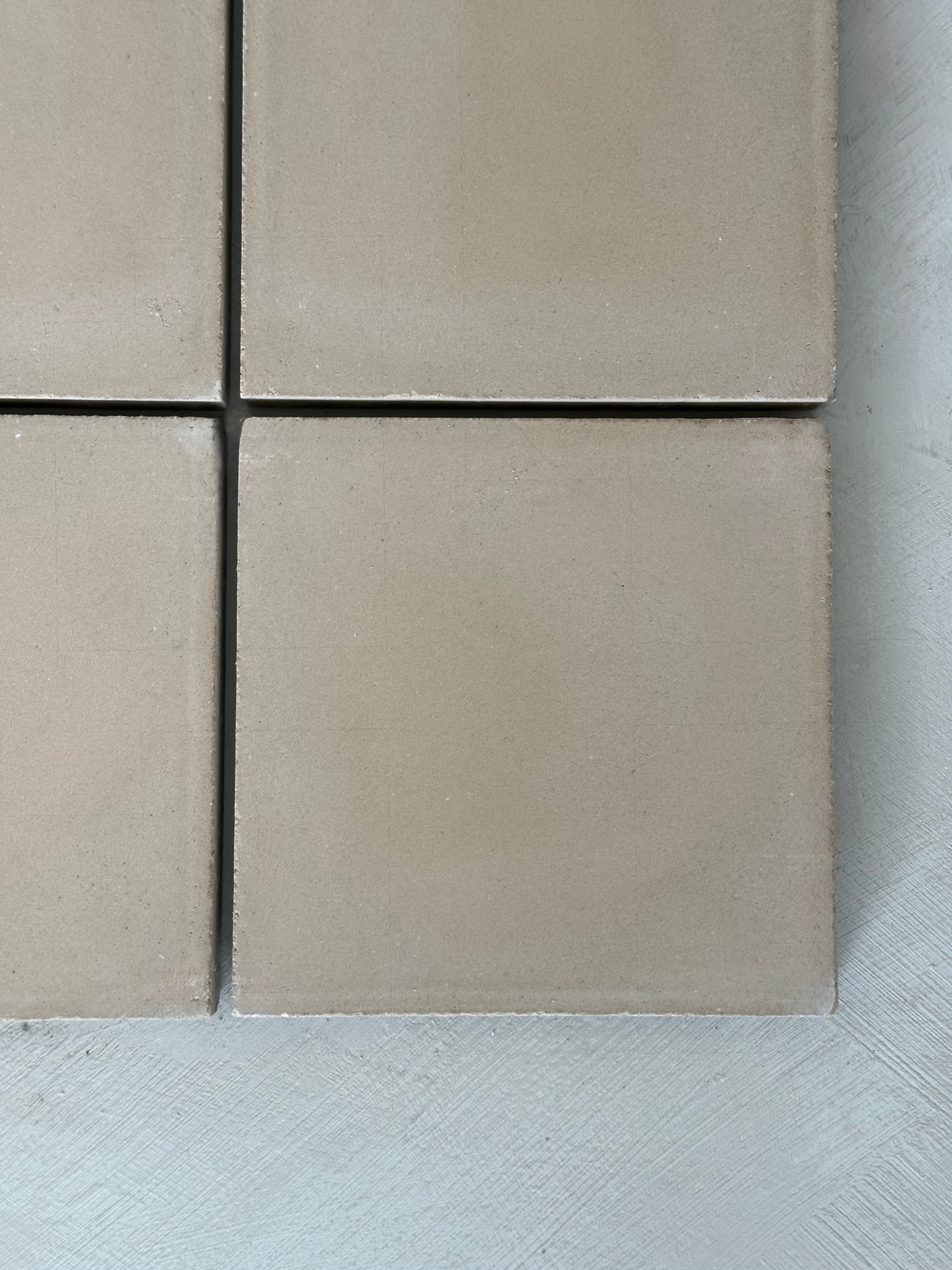 Boîte de carreaux de ciment uni
