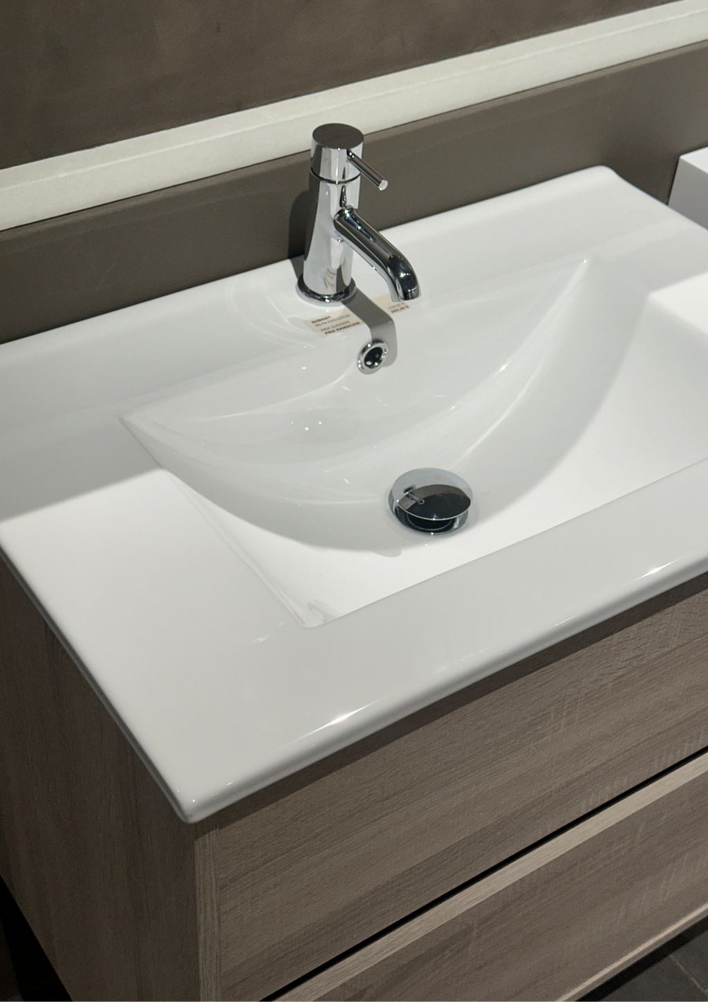 Ensemble de vanité simple et robinet