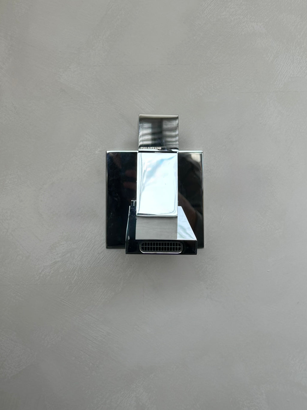 Robinet mural chrome