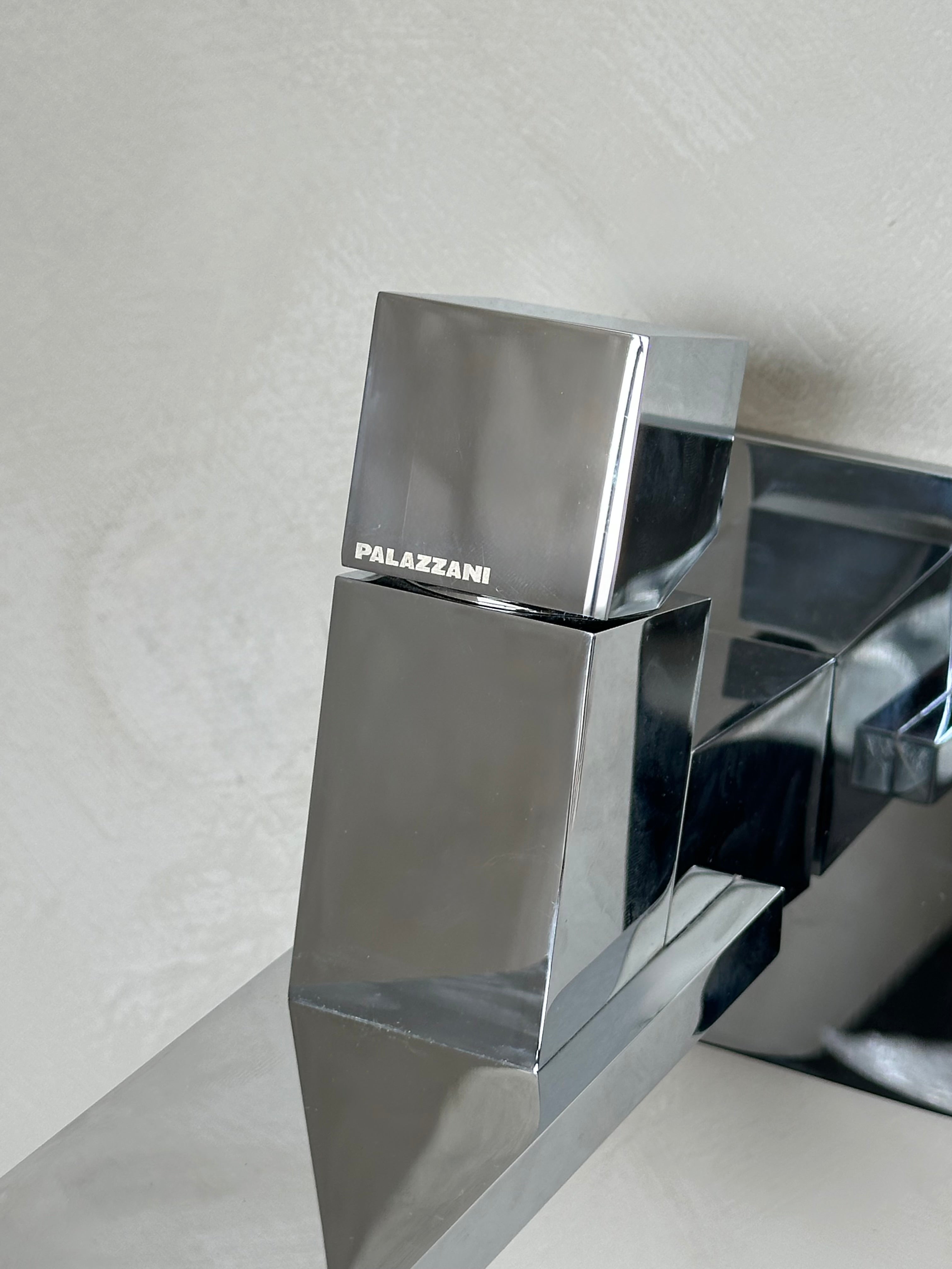 Robinet mural chrome