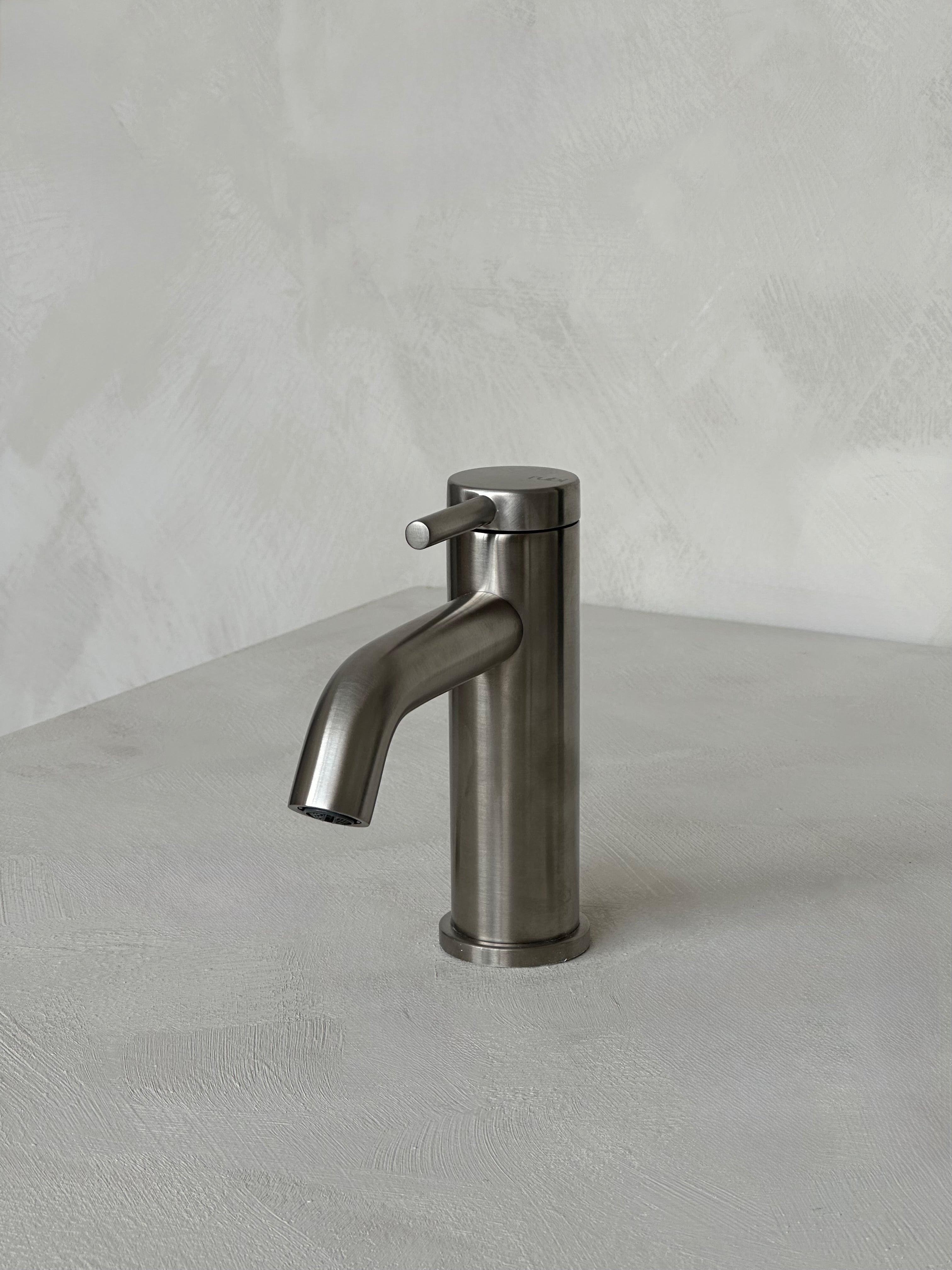 Robinet de lavabo, Inox