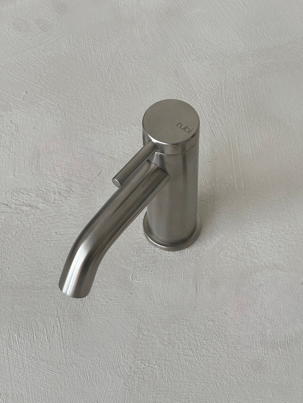 Robinet de lavabo, Inox