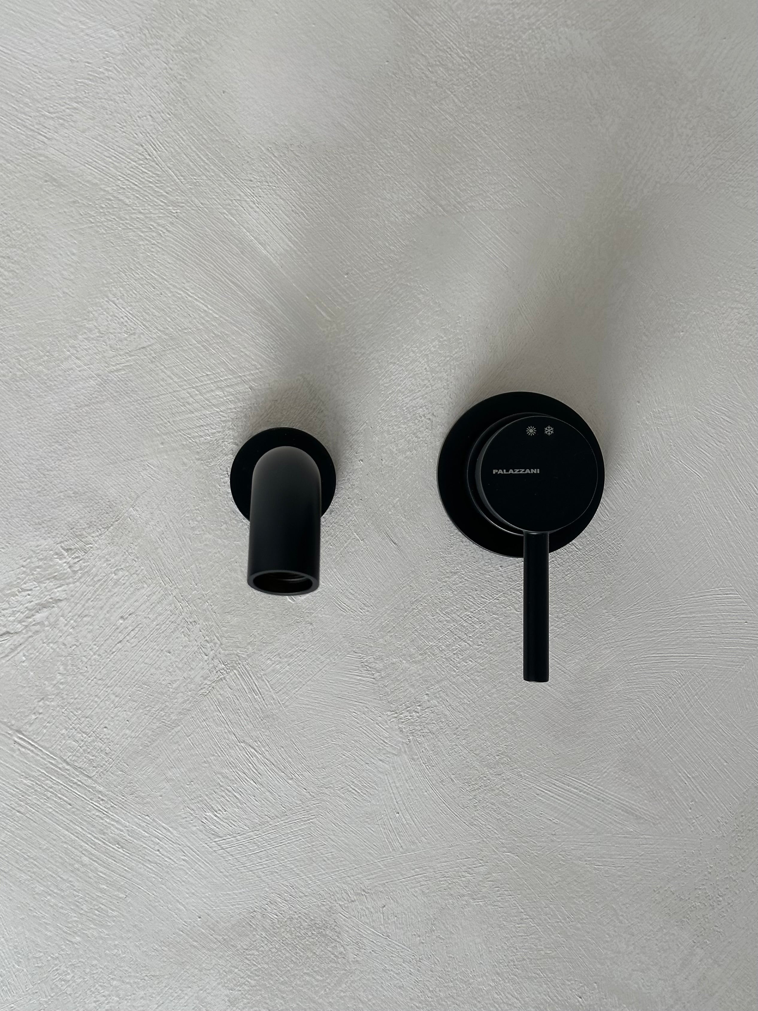 Robinet de mural, noir mat