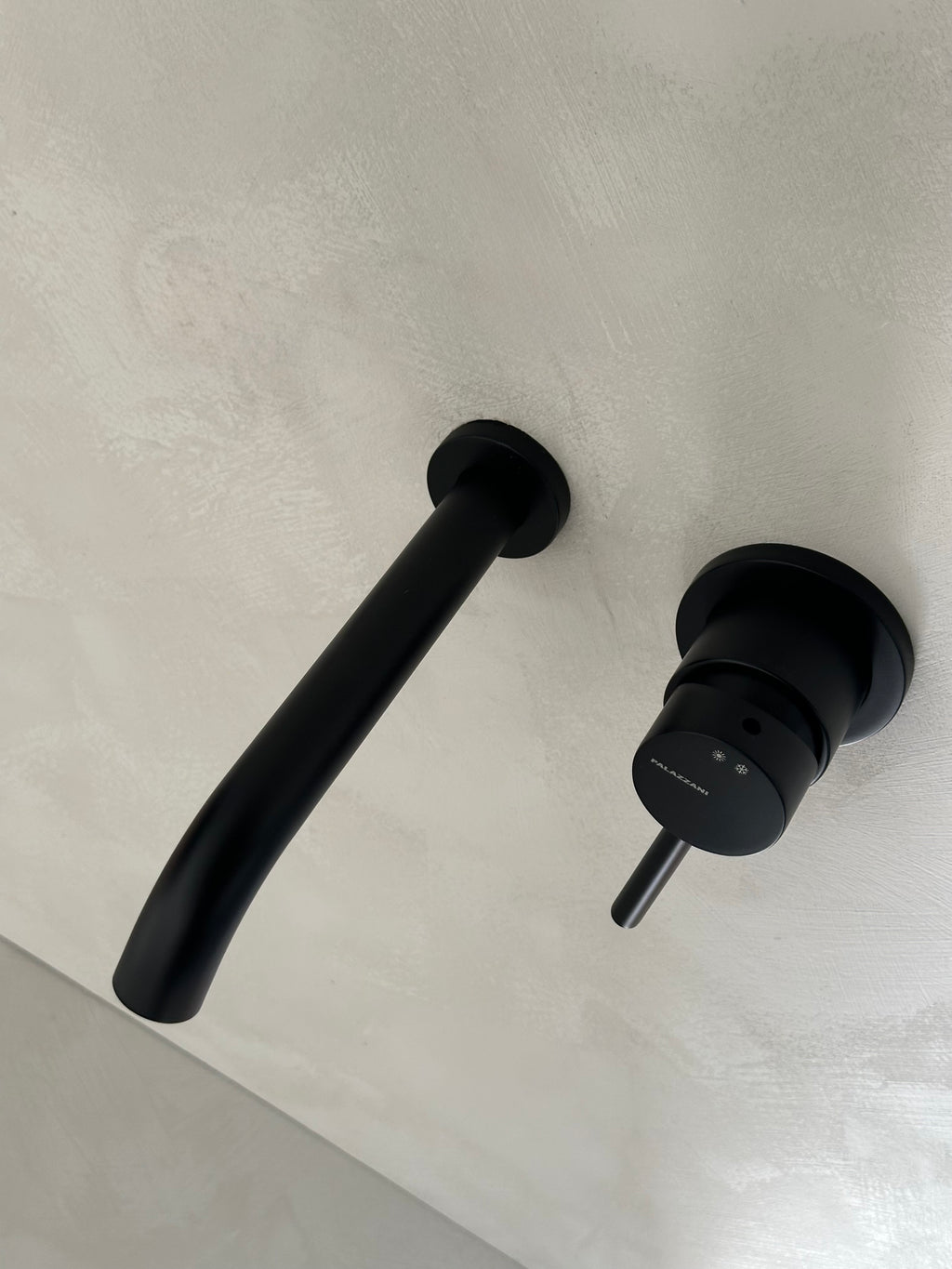 Robinet de mural, noir mat