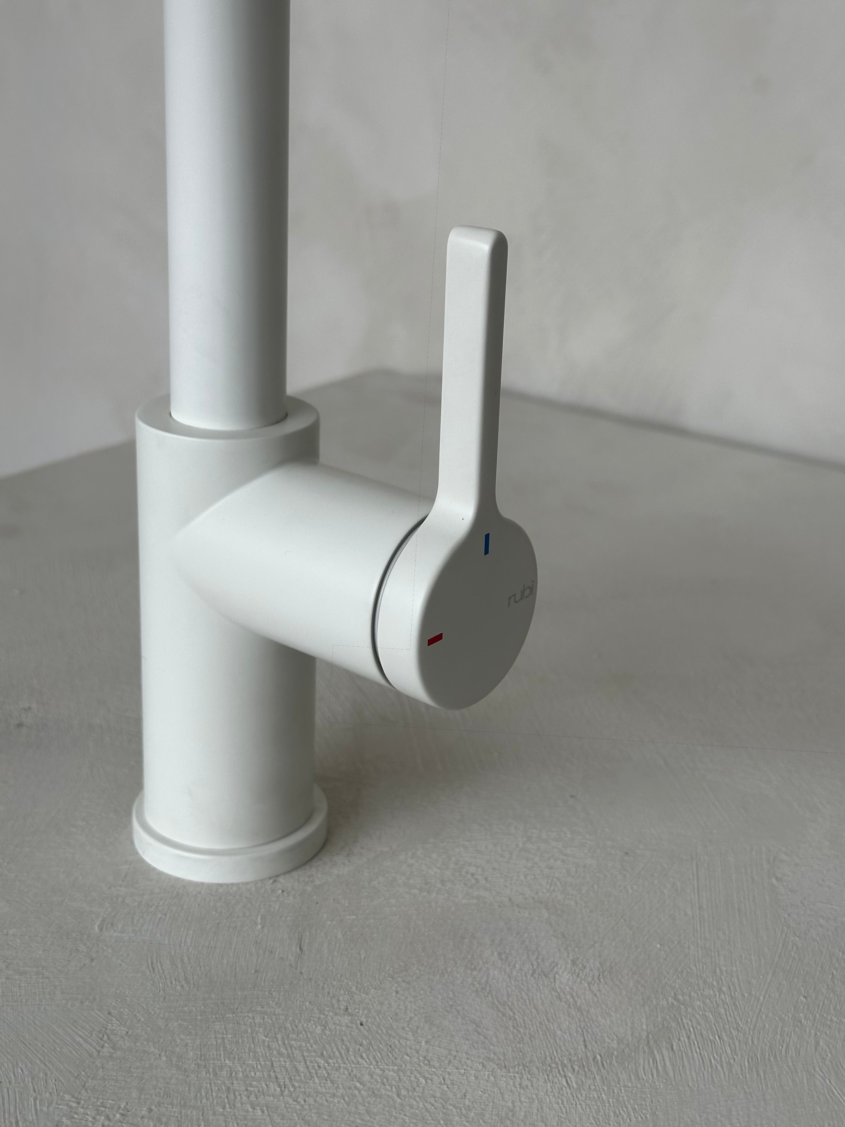 Robinet de cuisine, Blanc mat