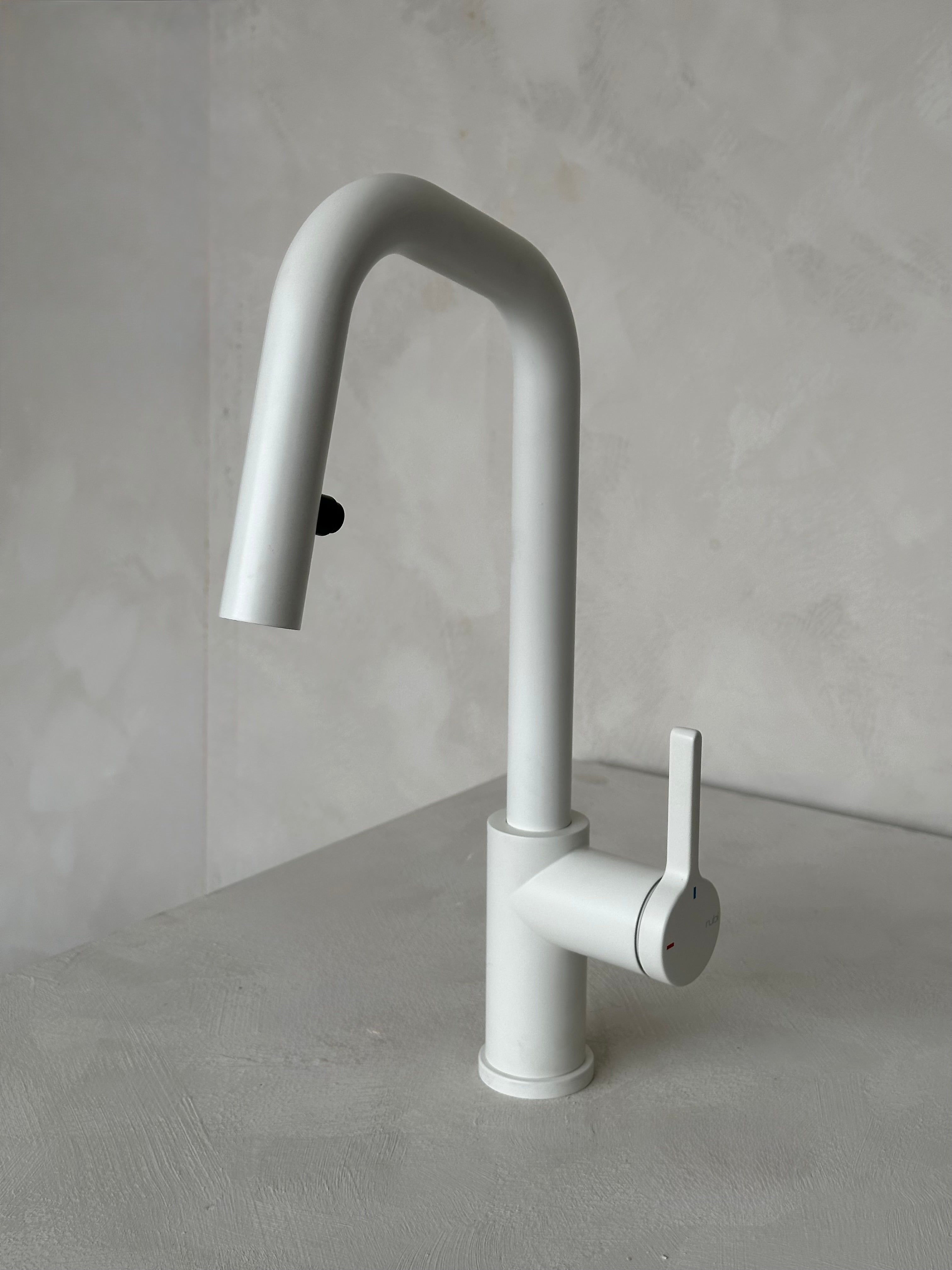 Robinet de cuisine, Blanc mat