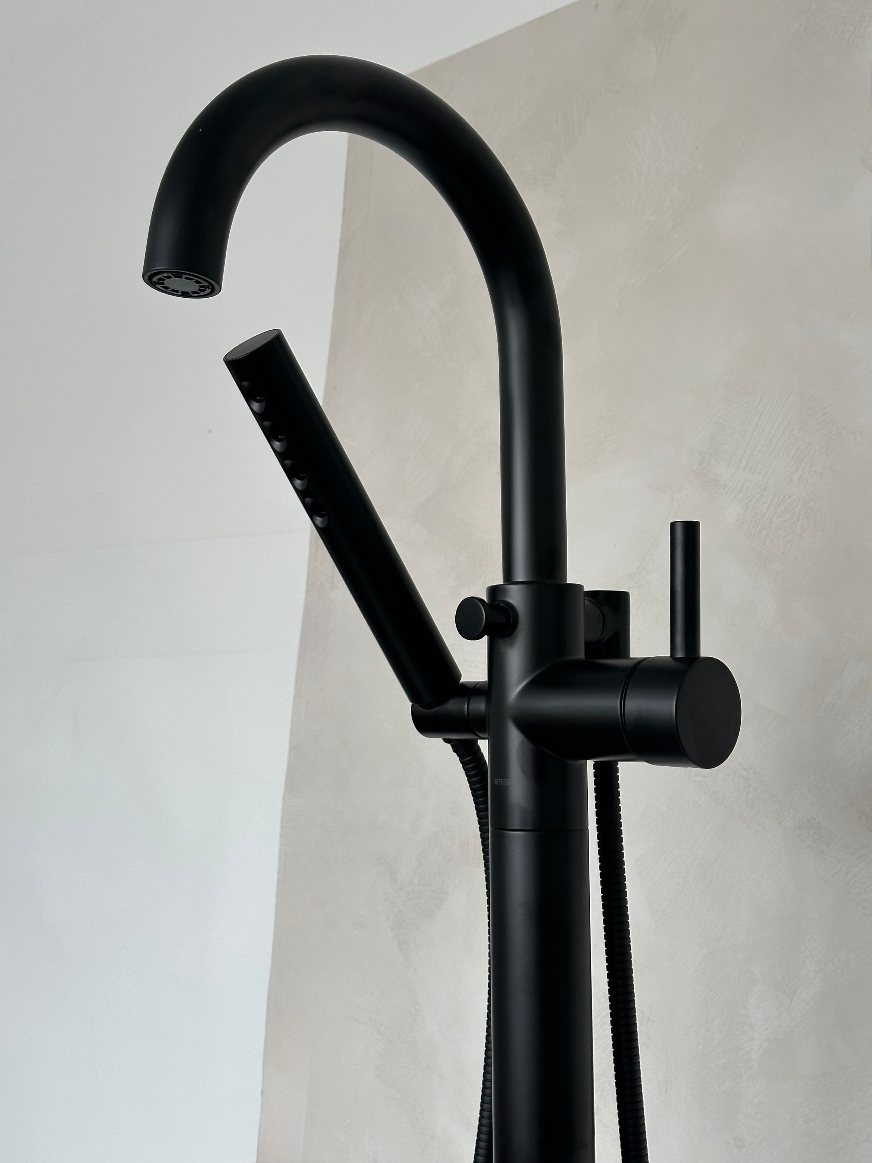 Robinet de plancher pour bain, Noir mat