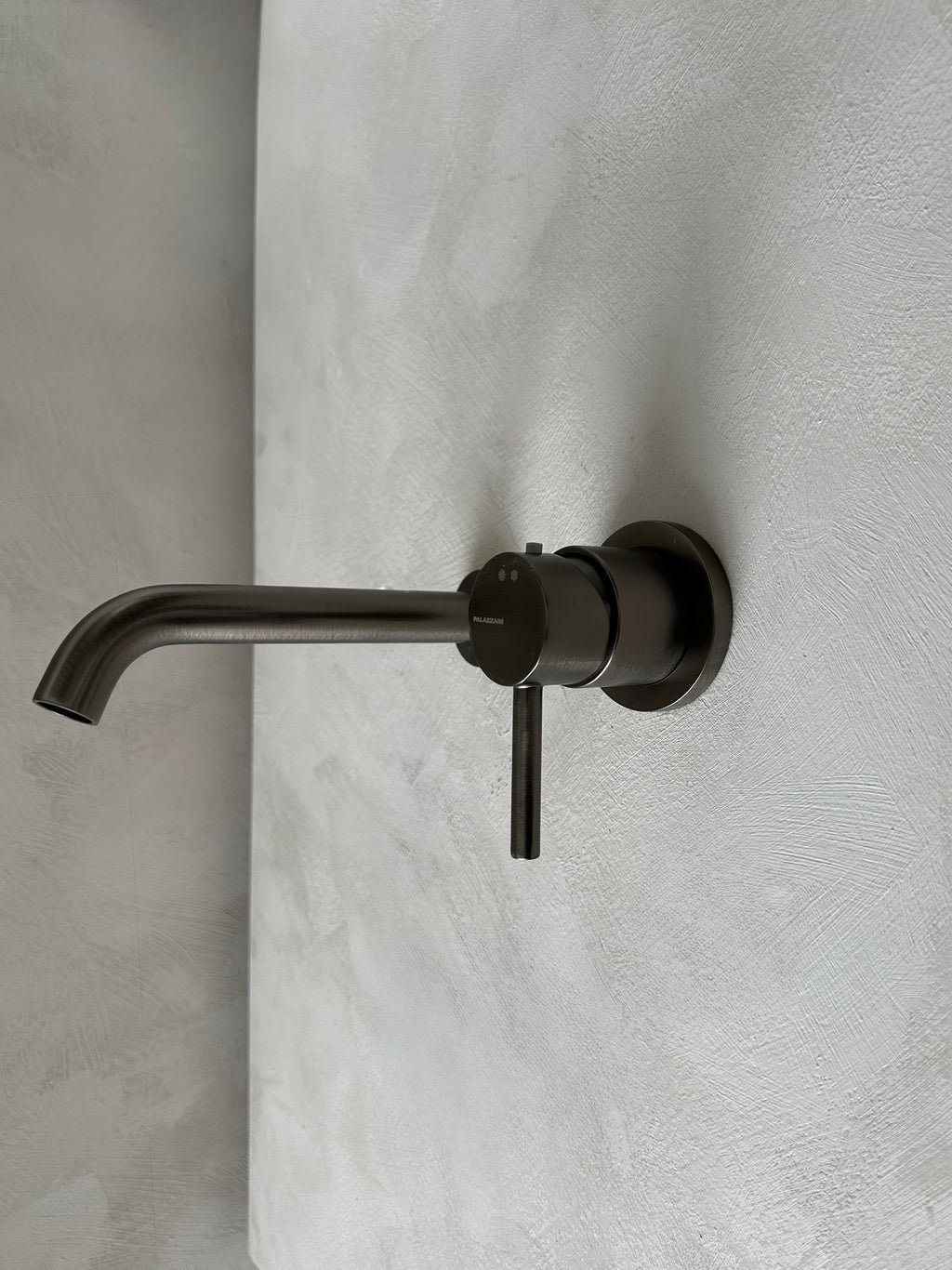 Robinet mural, Brushed Dark Nickel