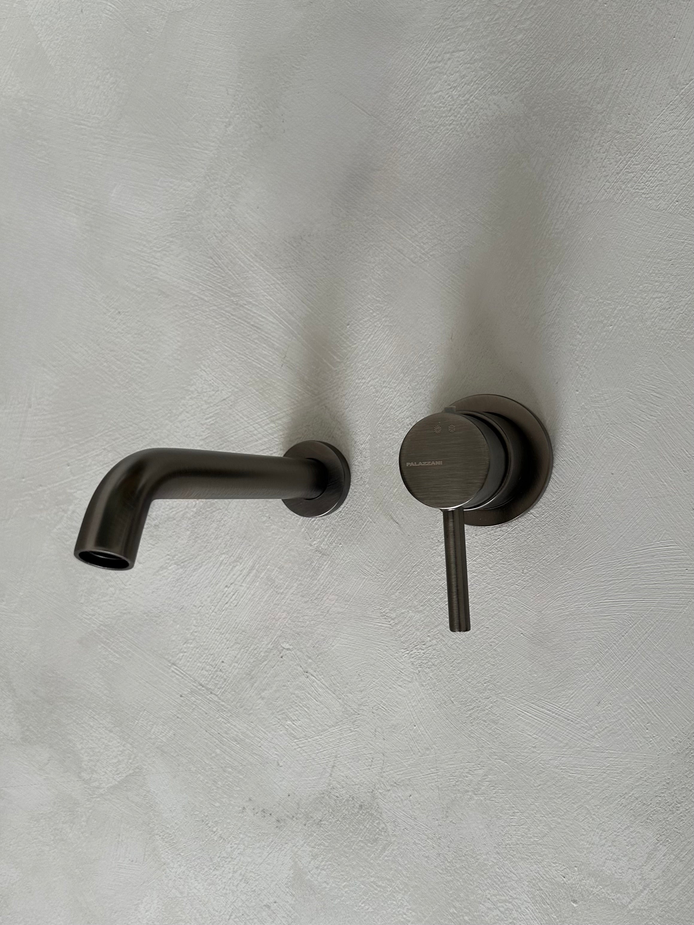 Robinet mural, Brushed Dark Nickel