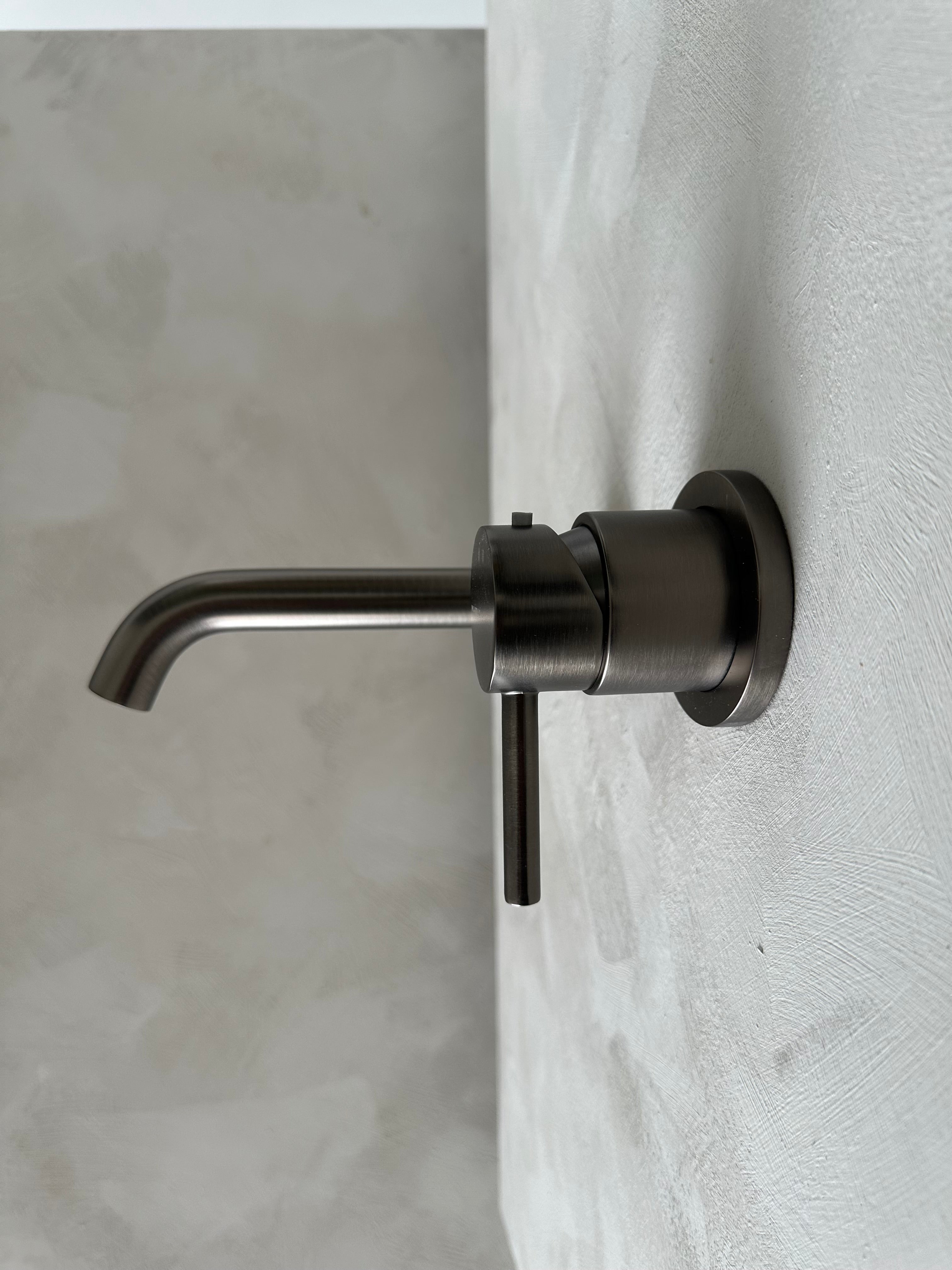 Robinet mural, Brushed Dark Nickel