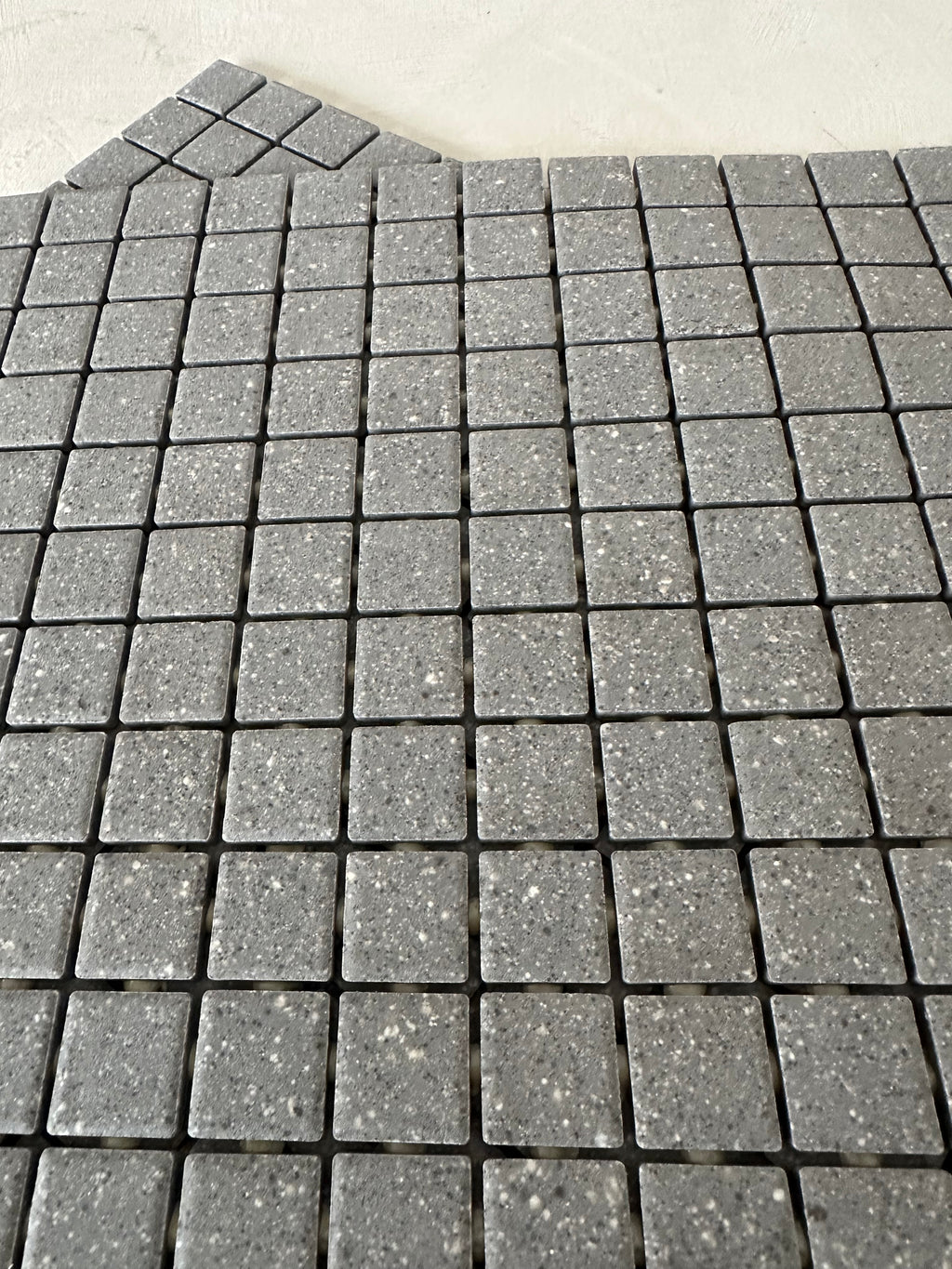 Mosaïque anthracite