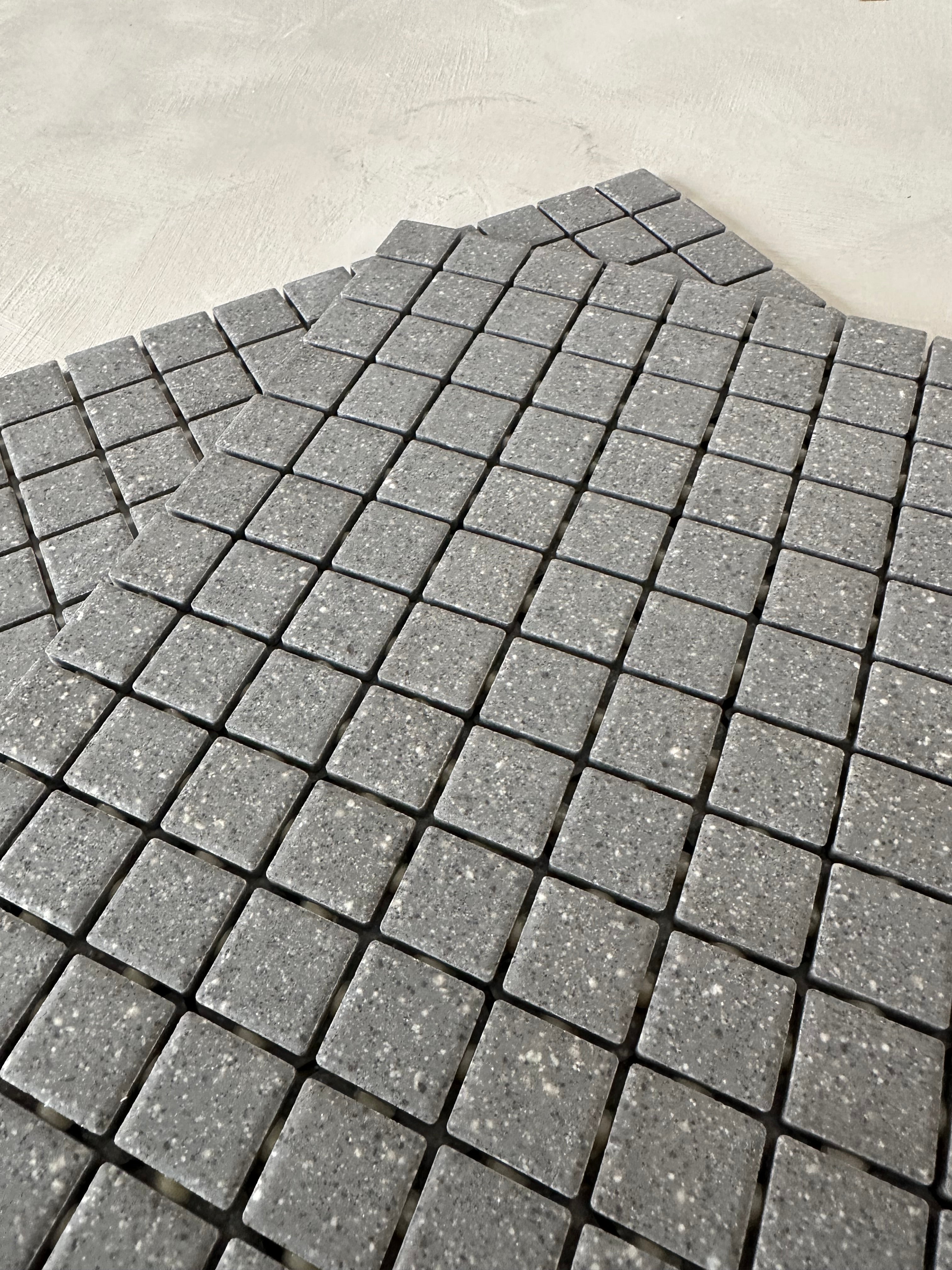 Mosaïque anthracite