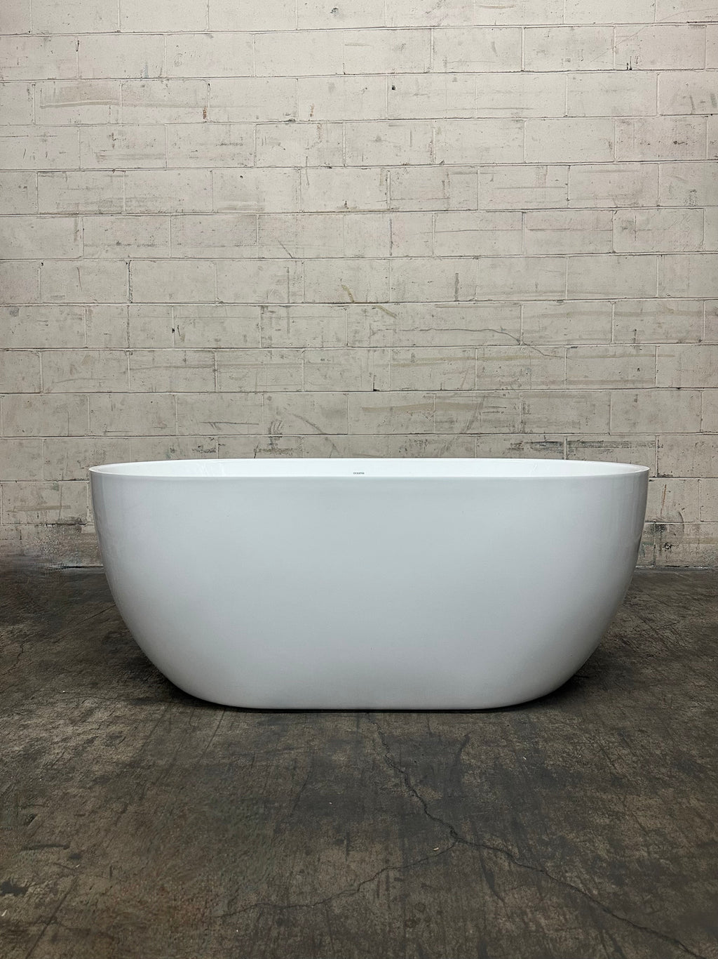 Freestanding bathtub