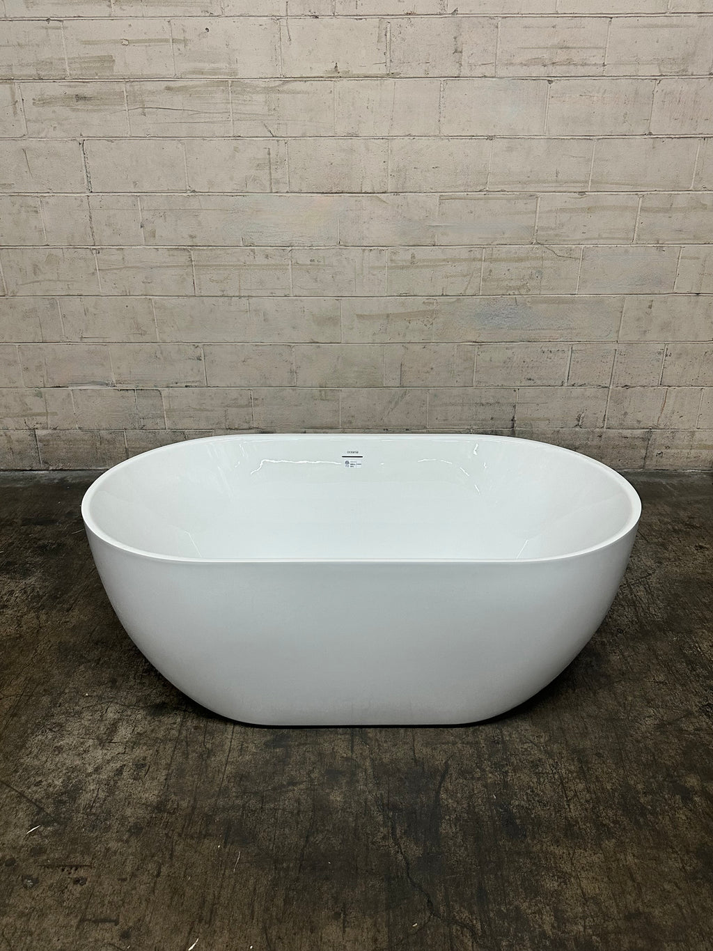 Freestanding bathtub