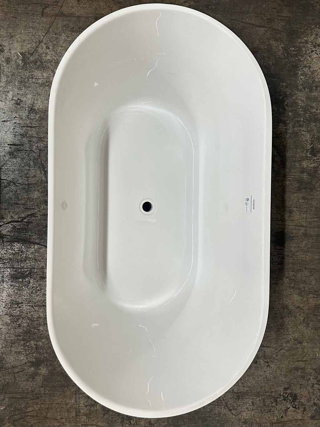 Freestanding bathtub