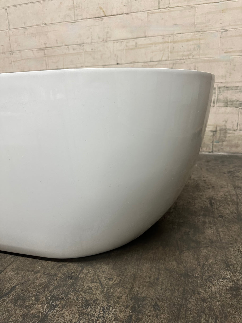 Freestanding bathtub