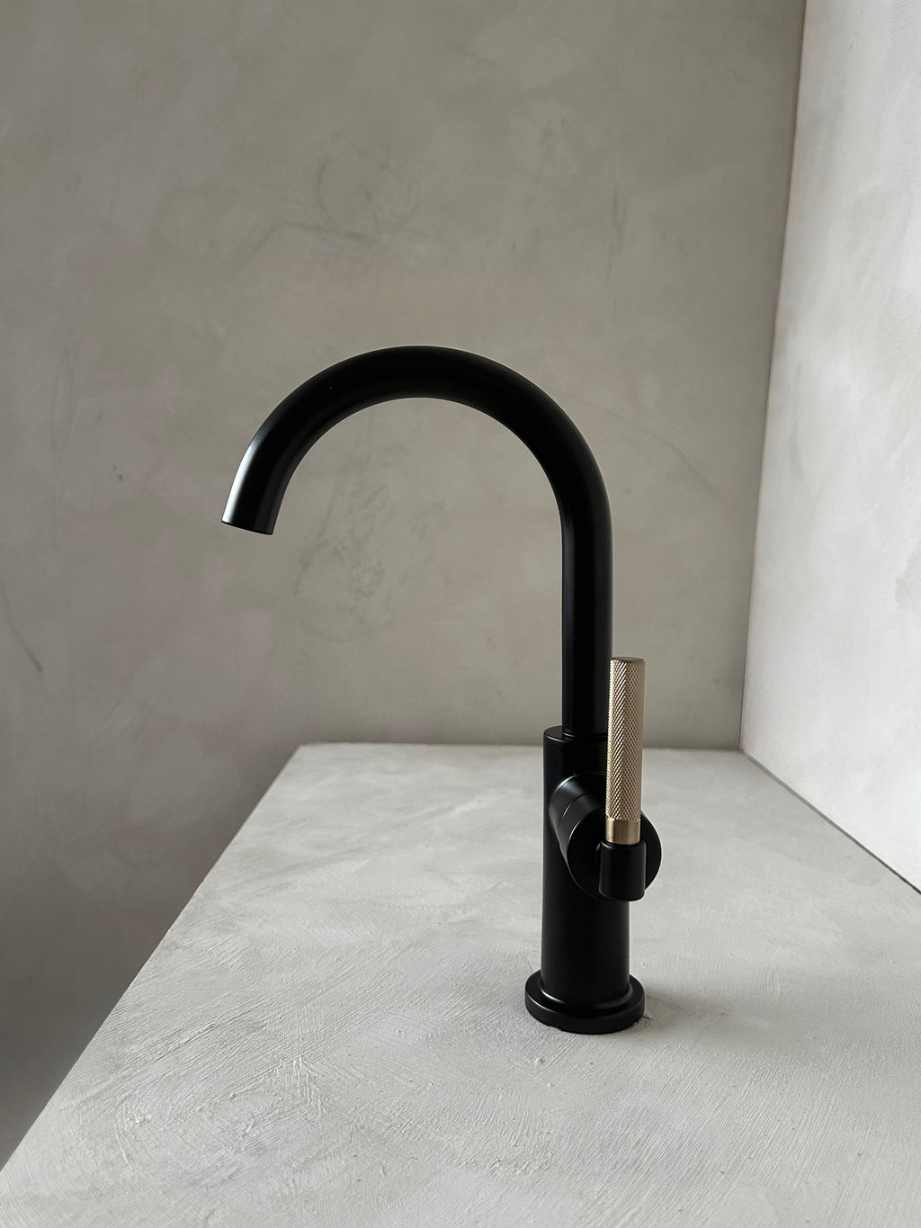 Robinet de bar Litze, noir et or brossé