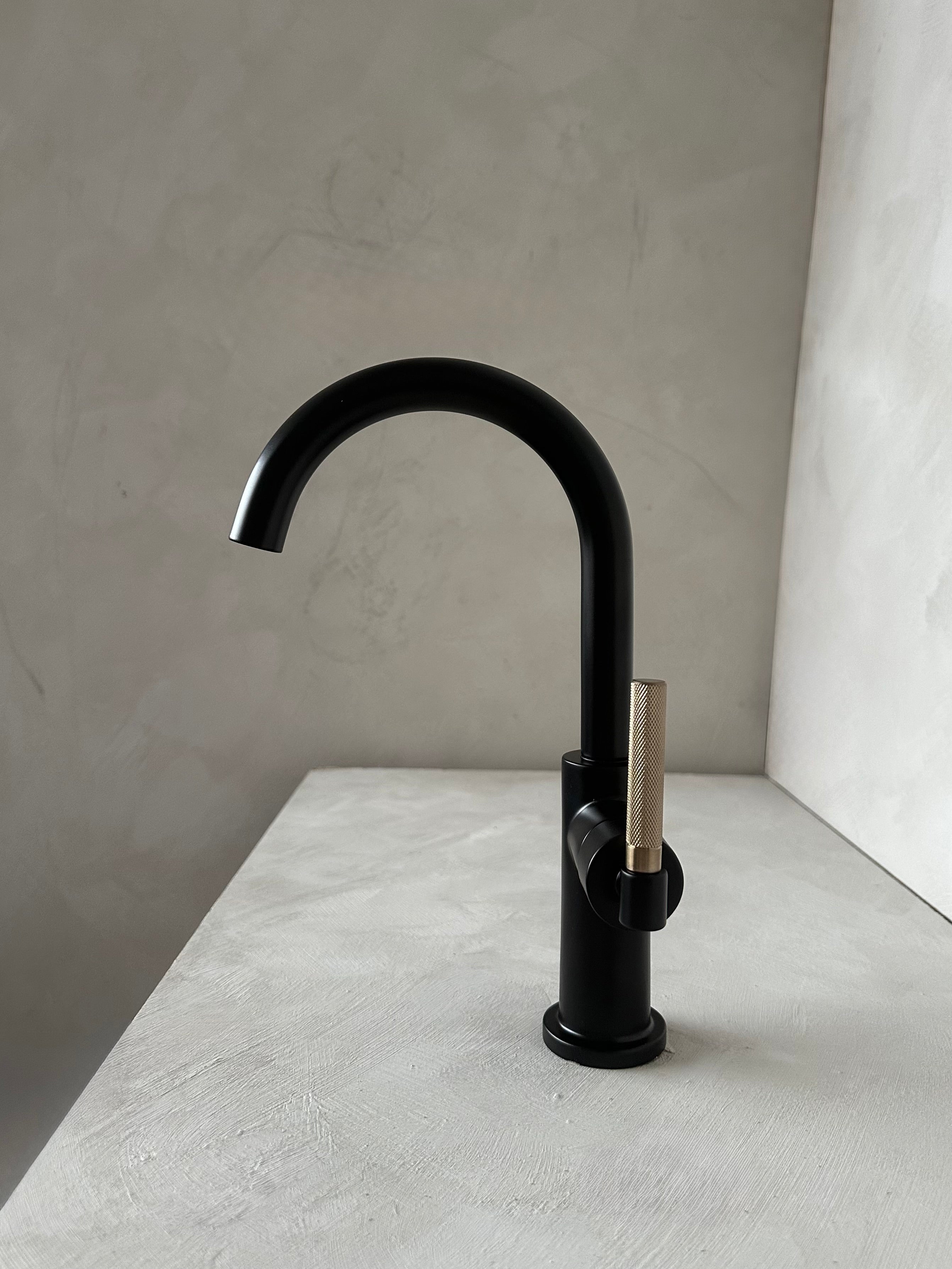 Robinet de bar Litze, noir et or brossé