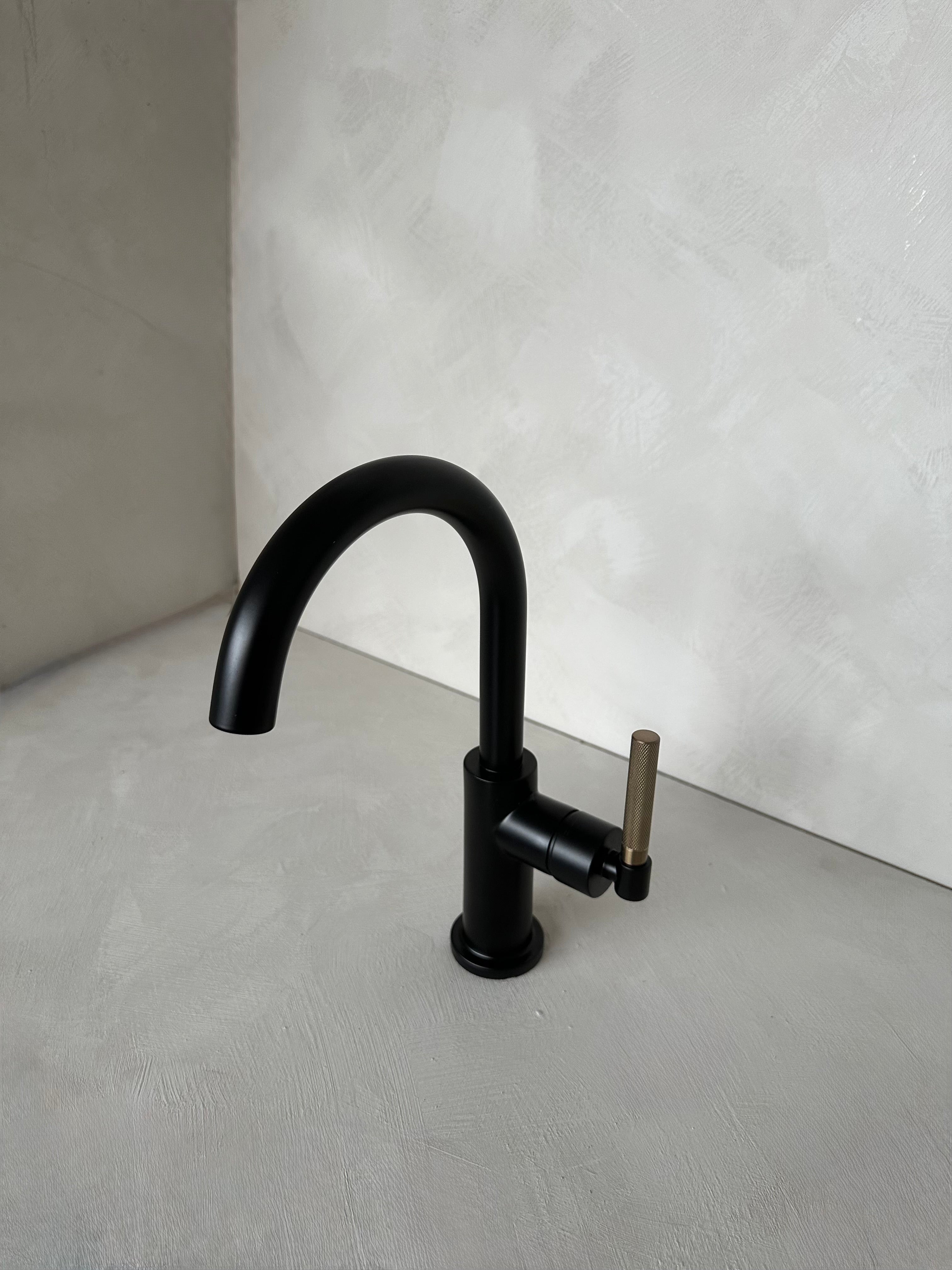Robinet de bar Litze, noir et or brossé