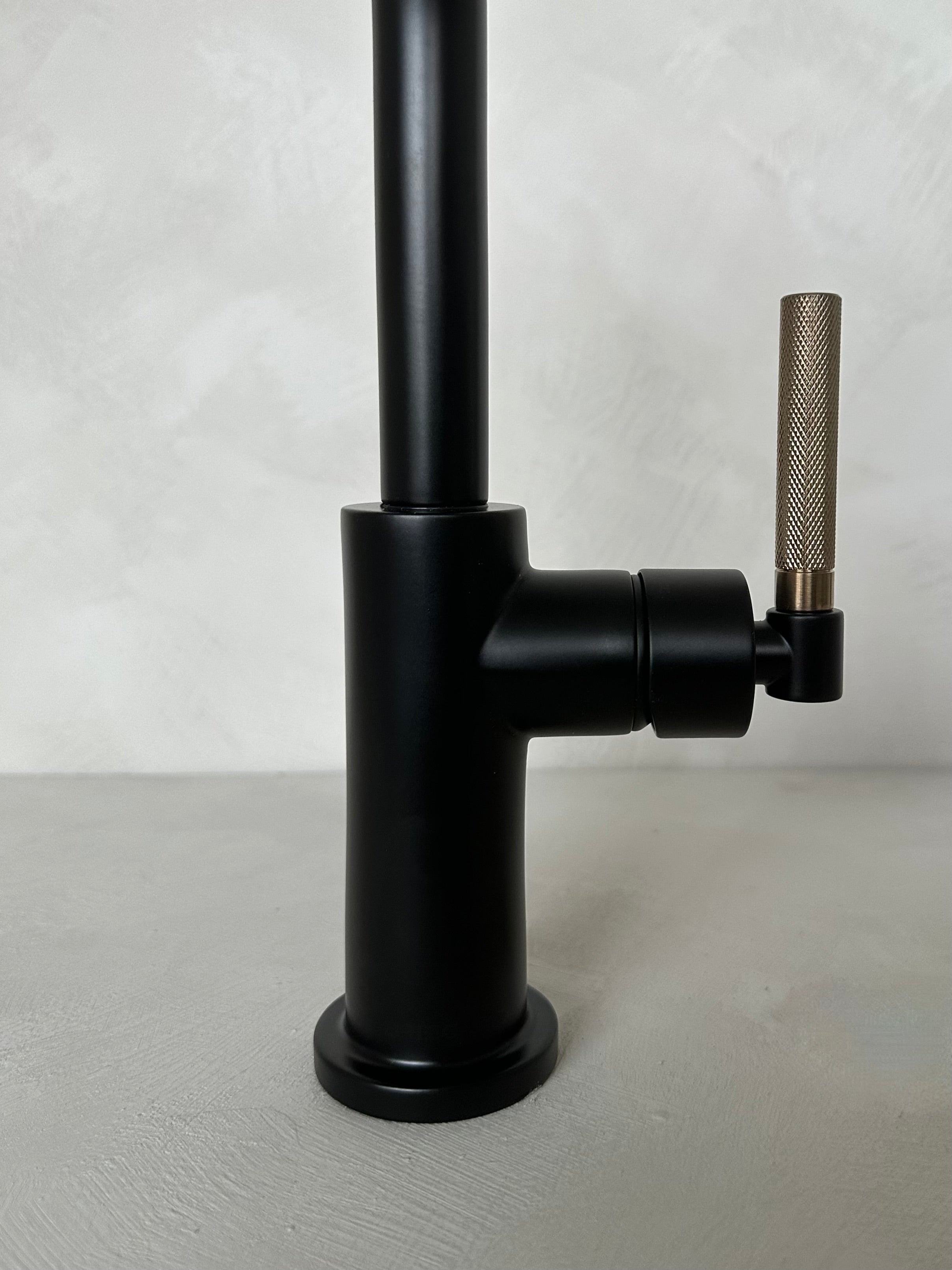 Robinet de bar Litze, noir et or brossé