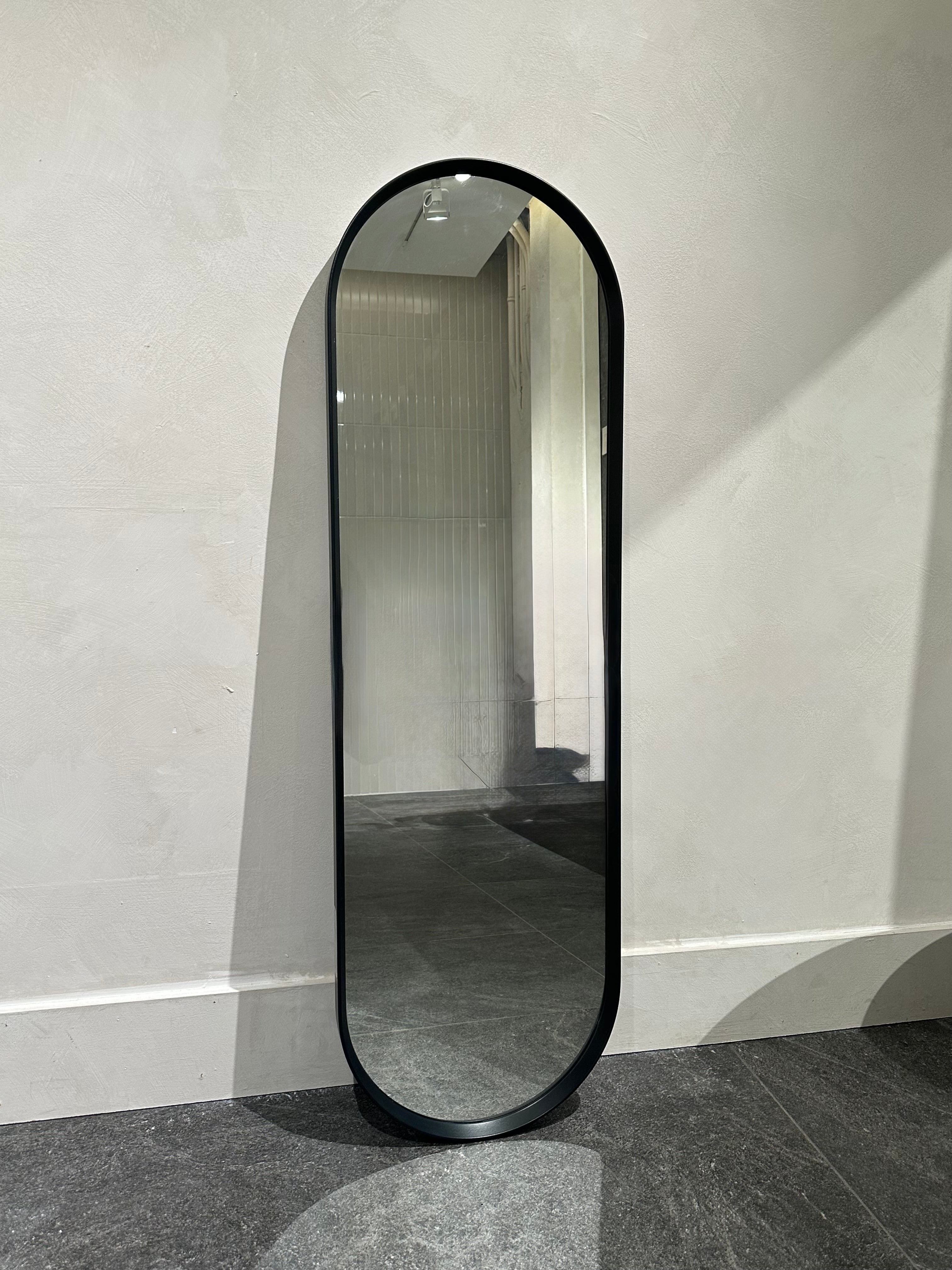 Miroir noir ovale