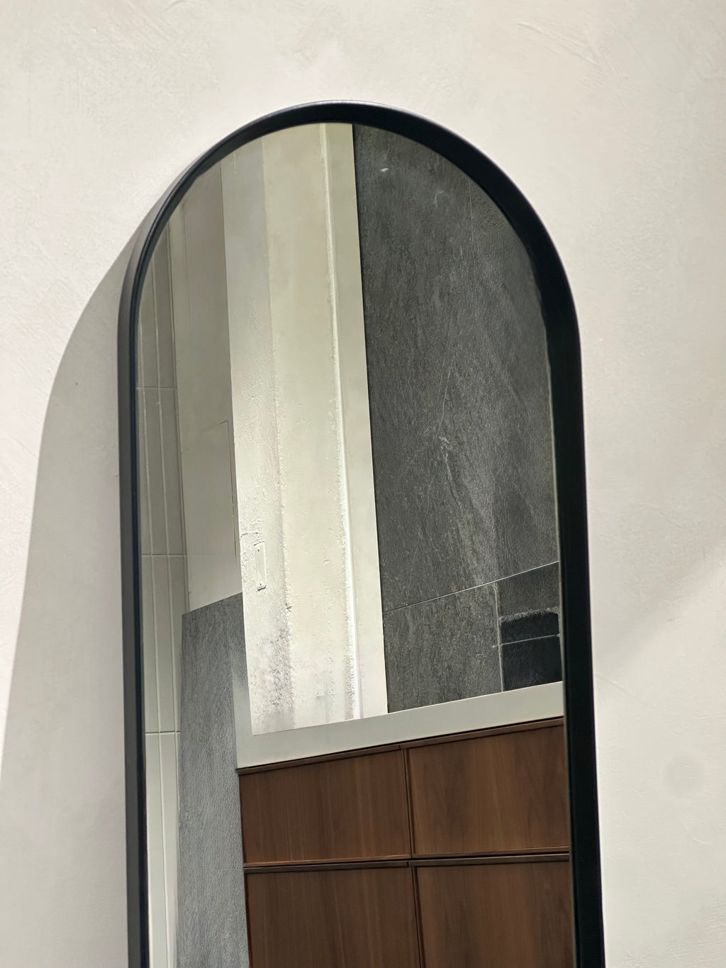 Miroir noir ovale