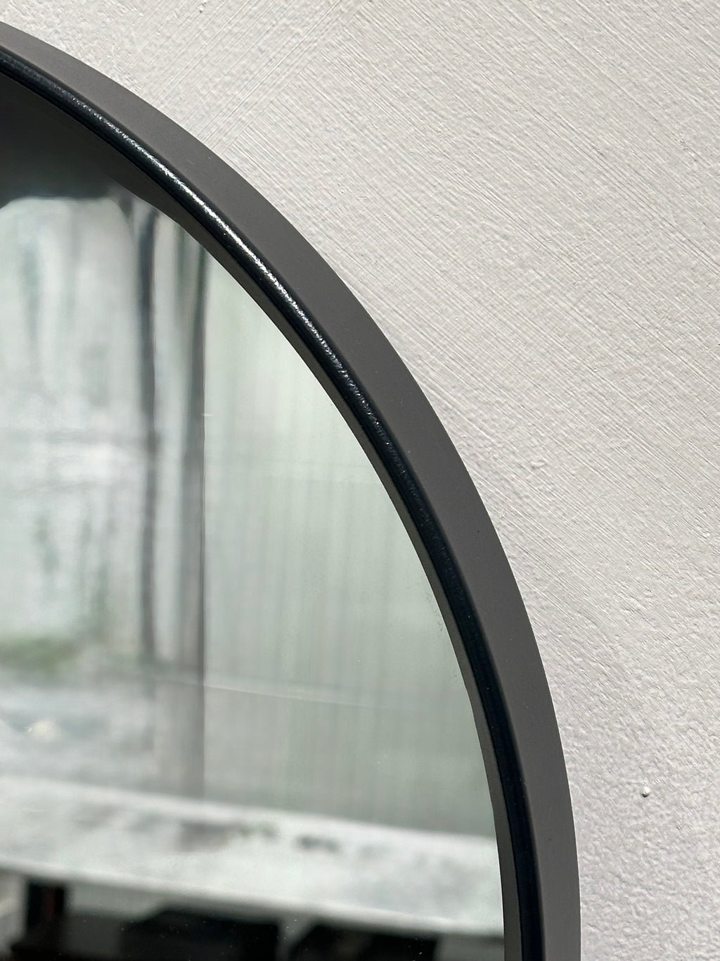 Miroir noir ovale