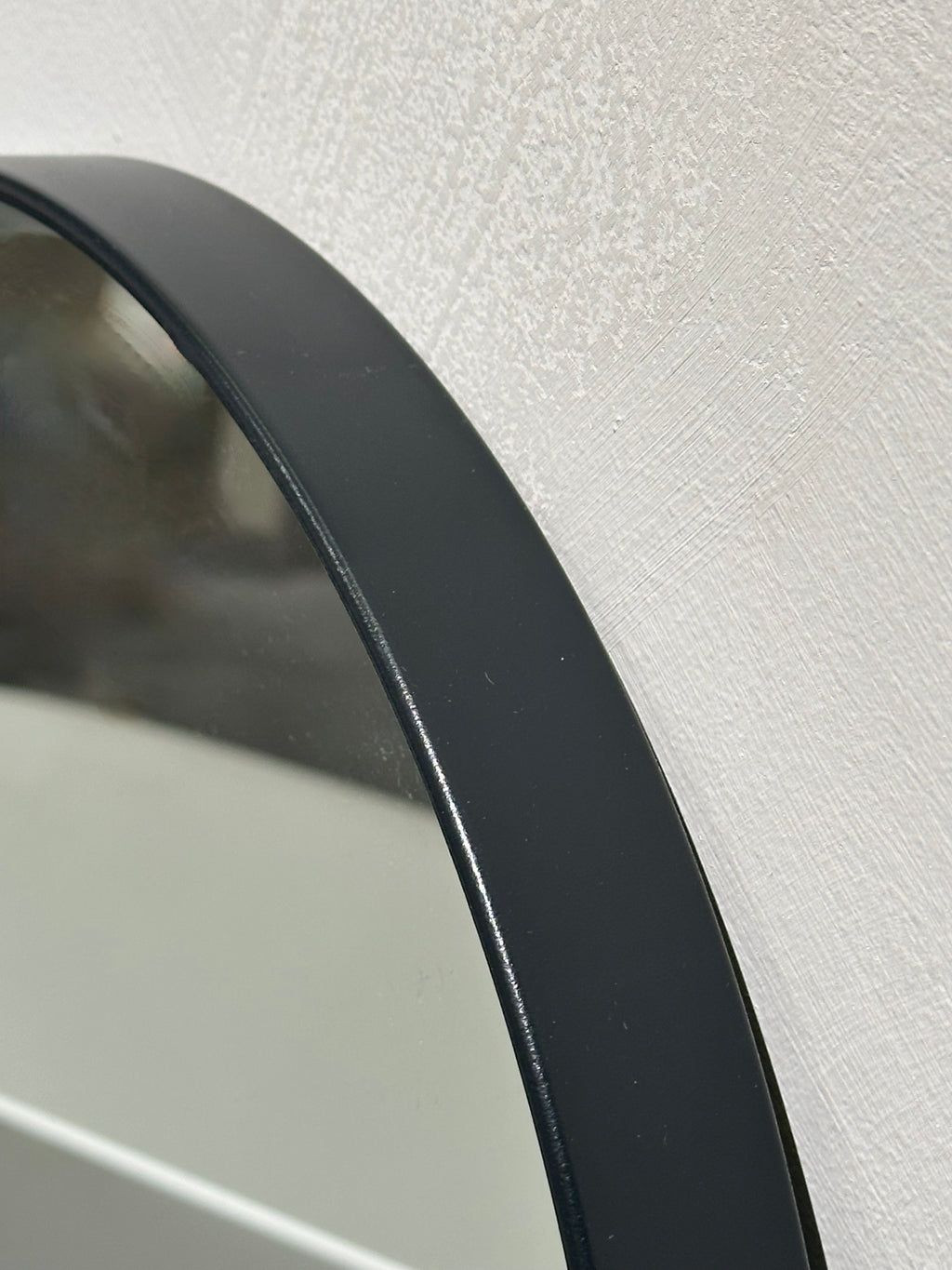 Miroir noir ovale