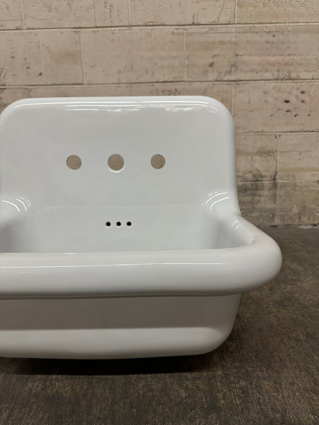 Lavabo en porcelaine mural