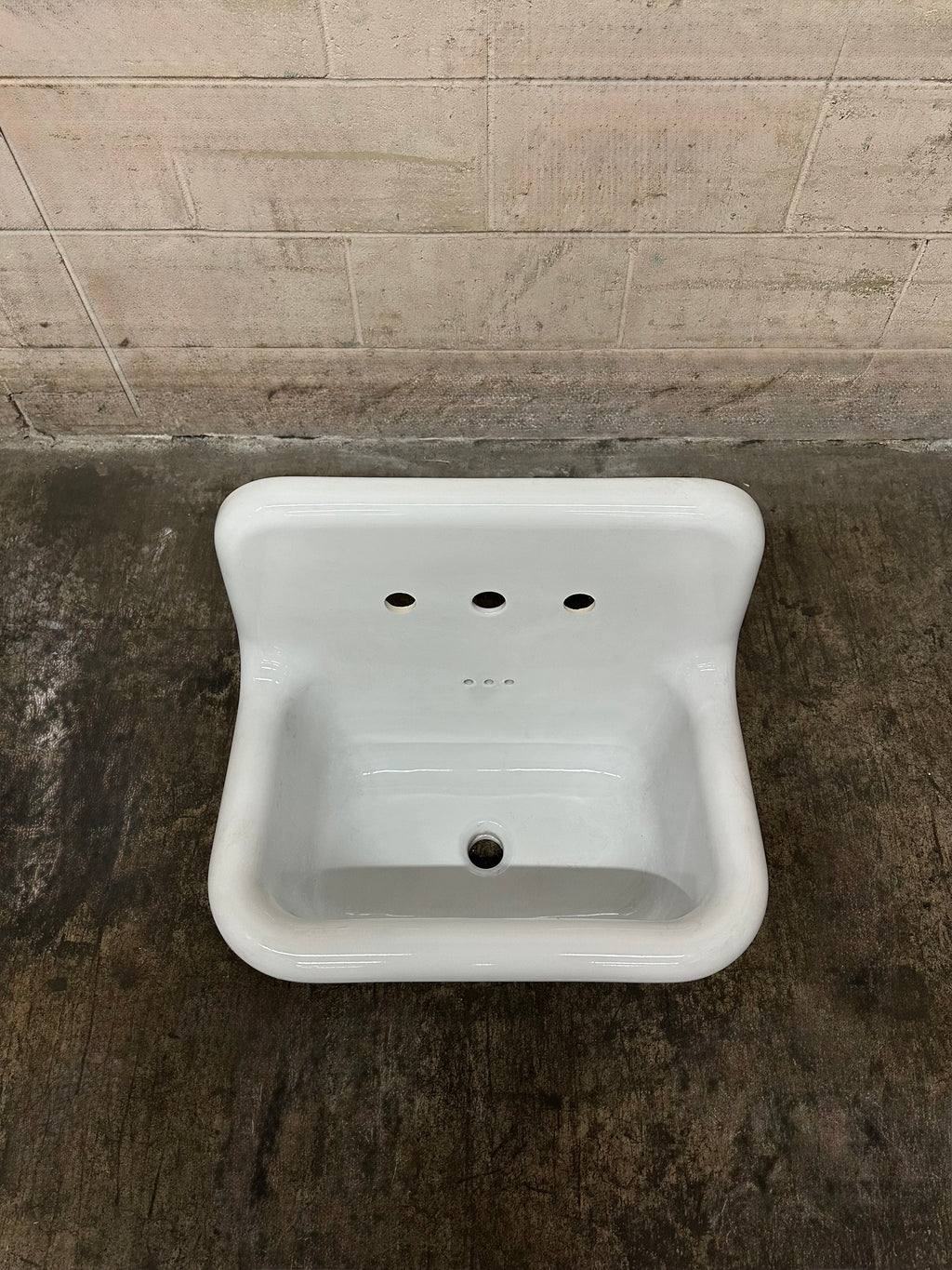 Lavabo en porcelaine mural