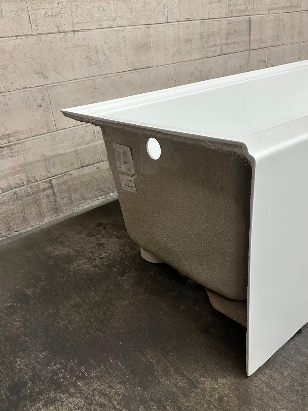 Baignoire encastrée Flory de Colt 66 po, drain à gauche