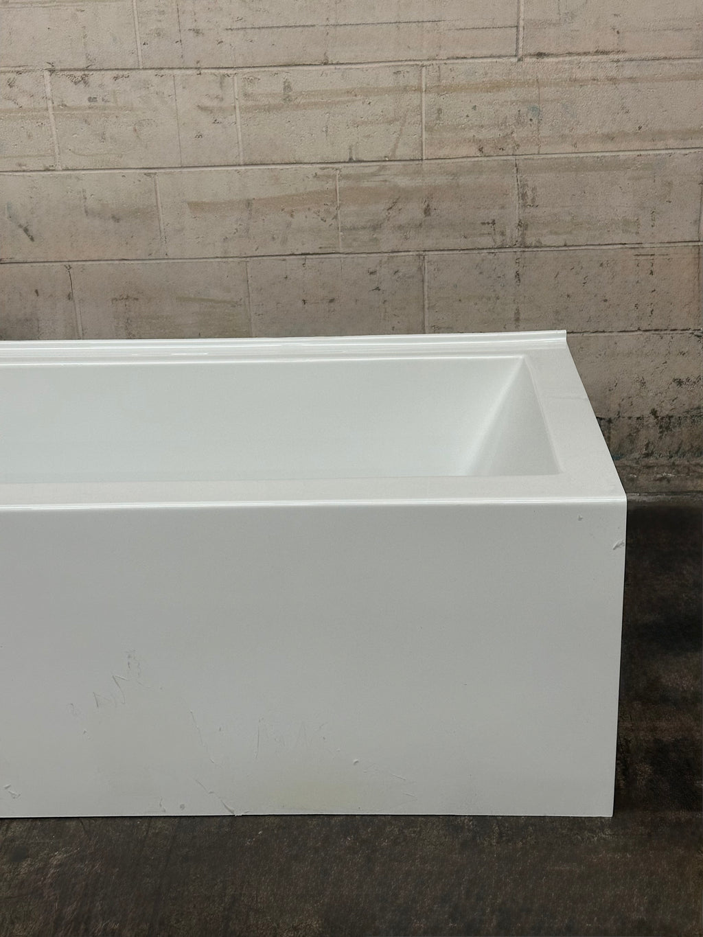 Baignoire encastrée Flory de Colt 66 po, drain à gauche