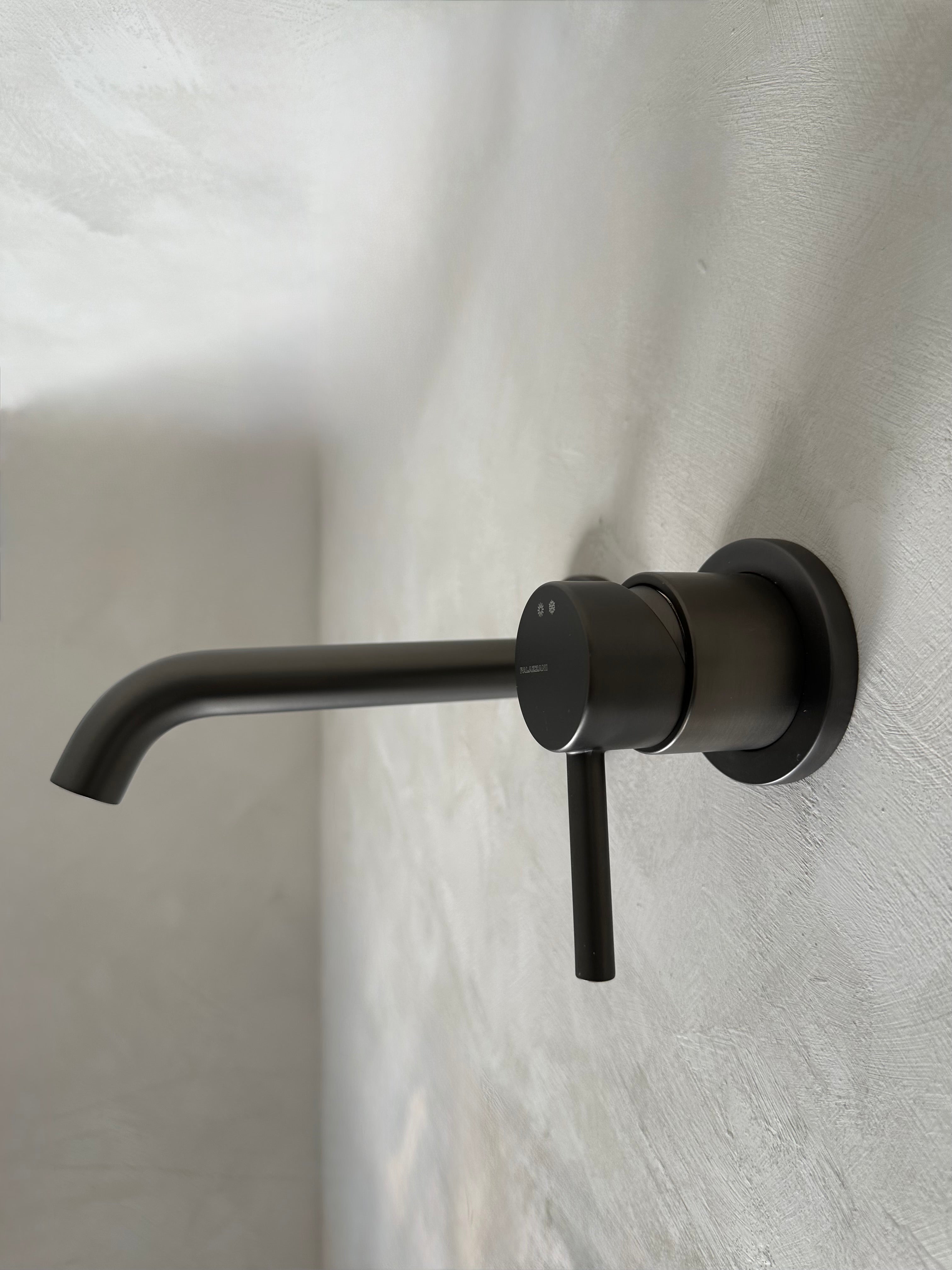 Robinet mural, Brushed Dark Nickel