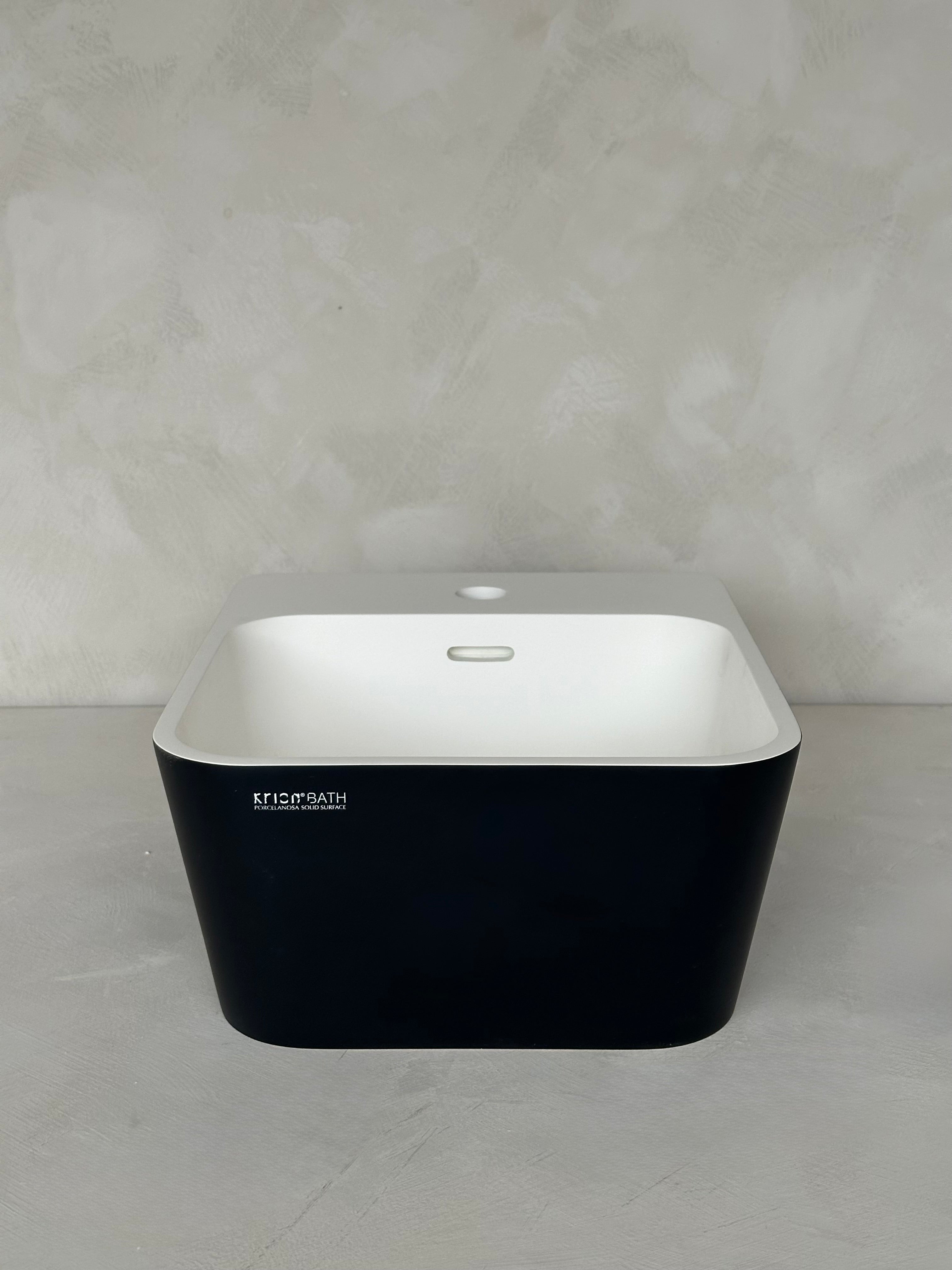 Lavabo mural Krion blanc et noir