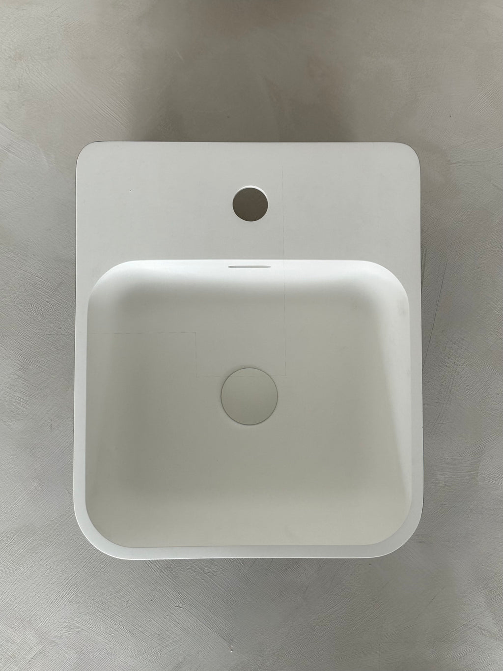 Lavabo mural Krion blanc et noir