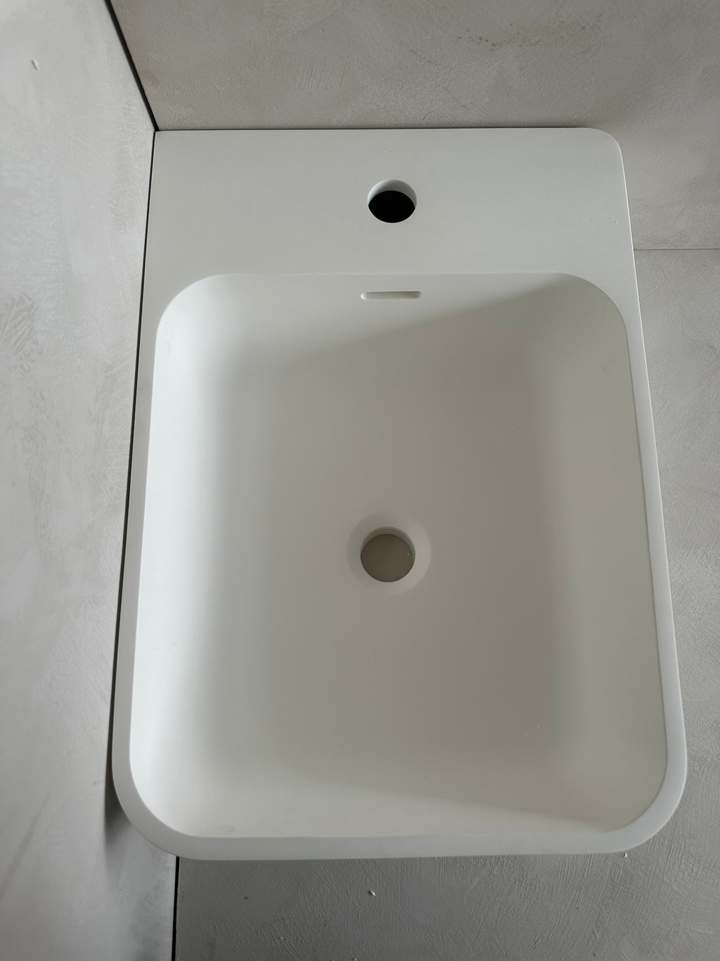 Lavabo mural de coin blanc mat Krion