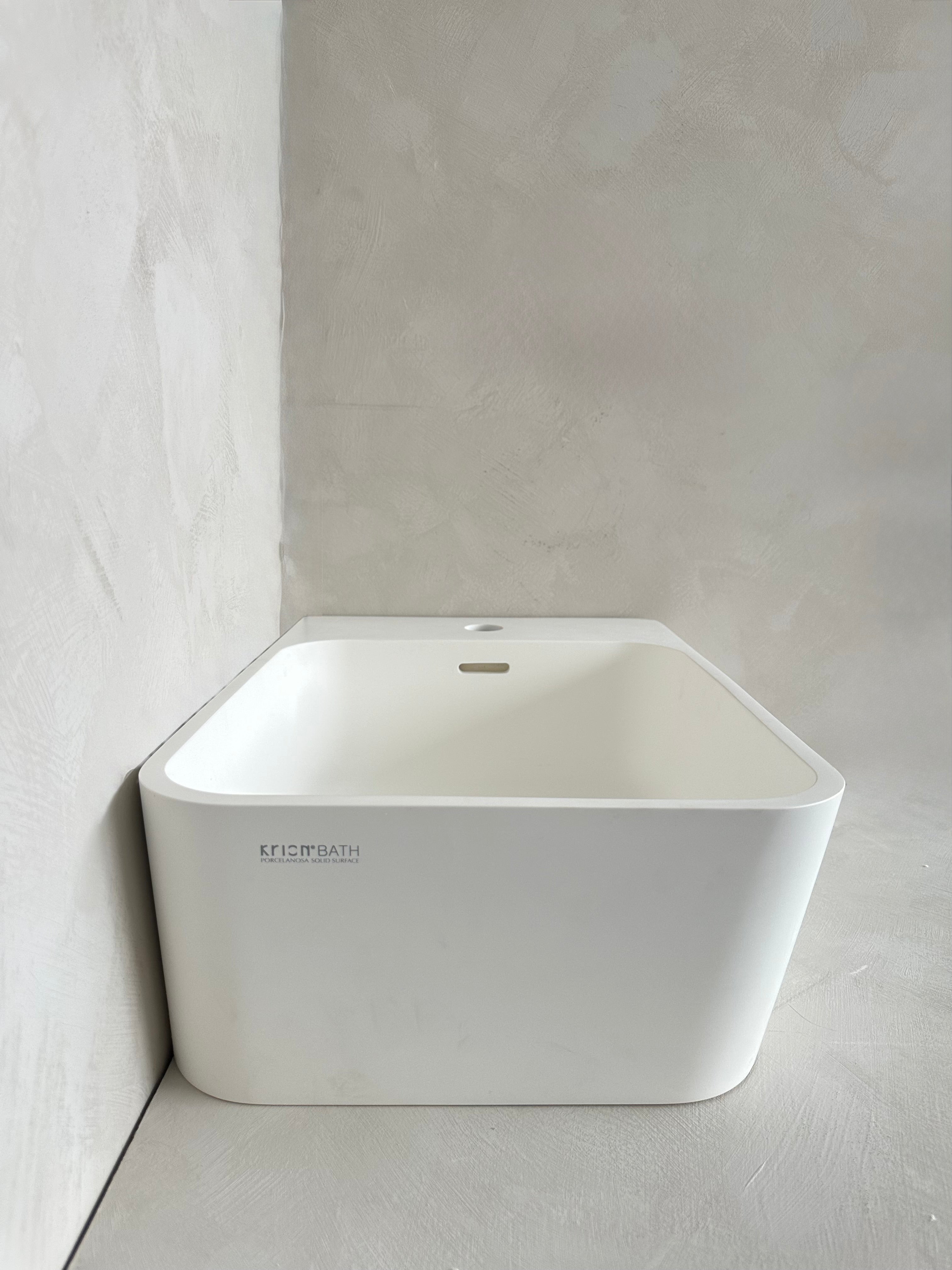 Lavabo mural de coin blanc mat Krion