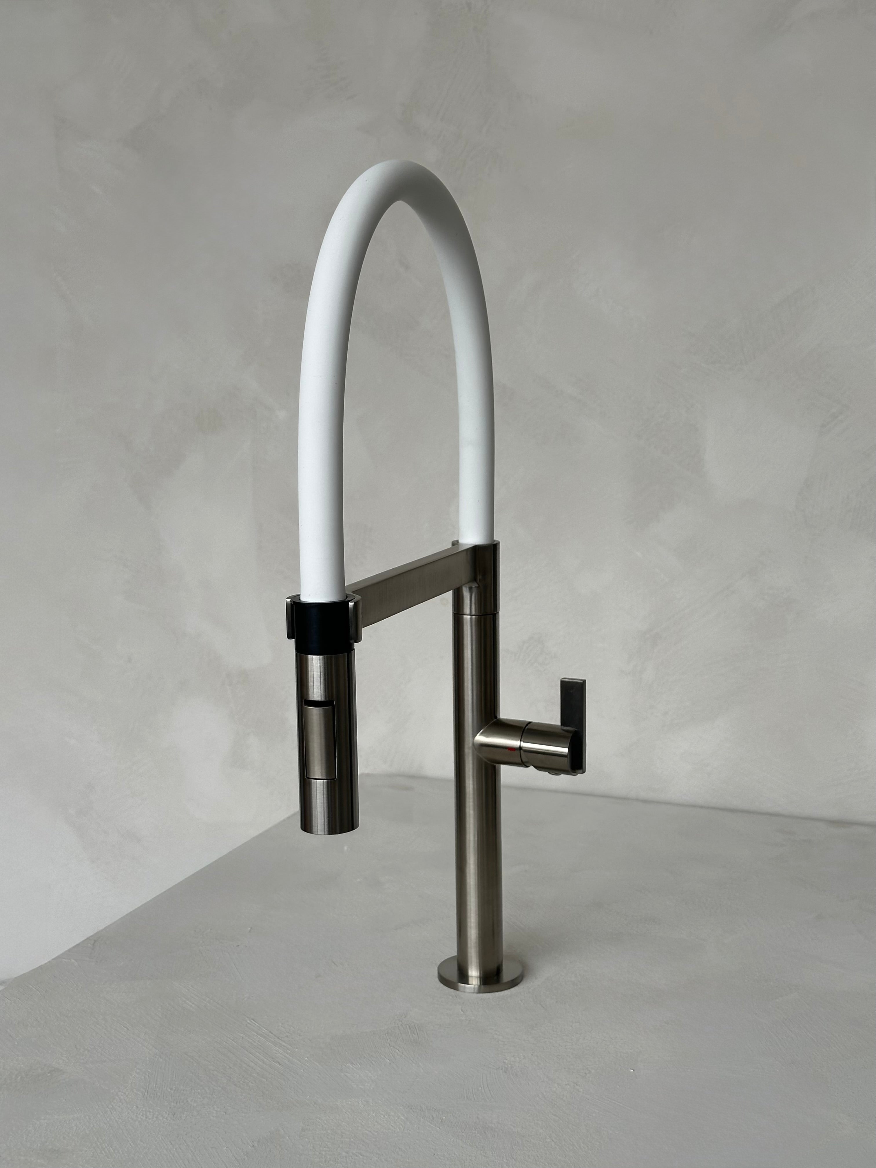 Robinet de cuisine Rubi - Nina fini Inox et silicone blanc mat