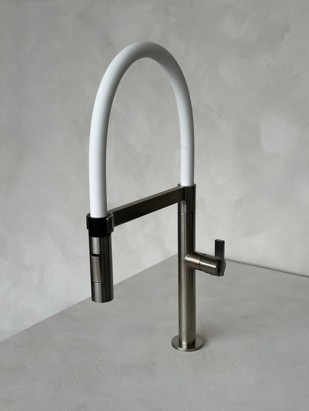 Robinet de cuisine Rubi - Nina fini Inox et silicone blanc mat