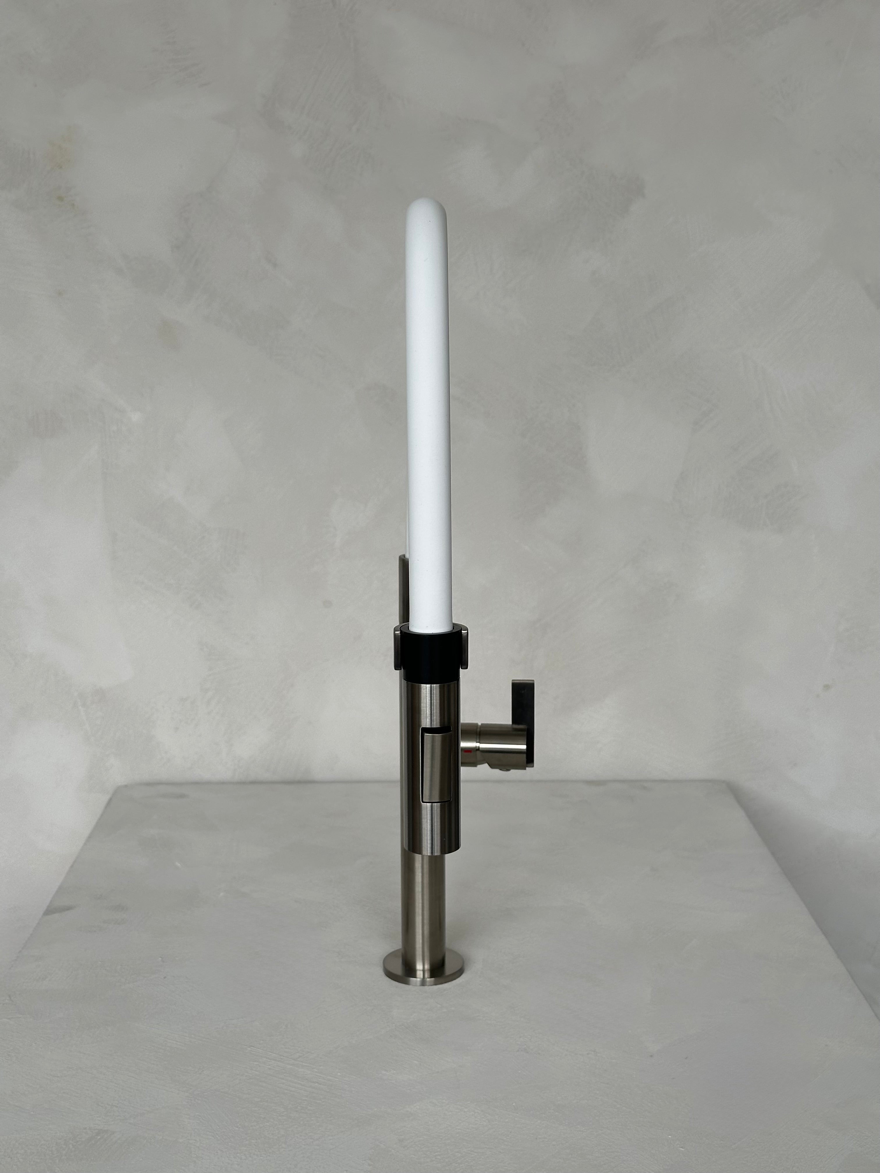 Robinet de cuisine Rubi - Nina fini Inox et silicone blanc mat